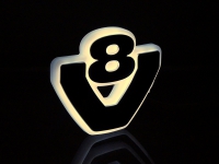 Verlicht V8 logo Amber/ warm wit